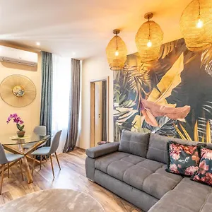 Jungle With 2 Bathrooms Budapest